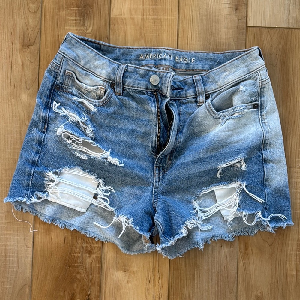 American Eagle Outfitters Blue Distressed Women's Shorts size 6 blue denim